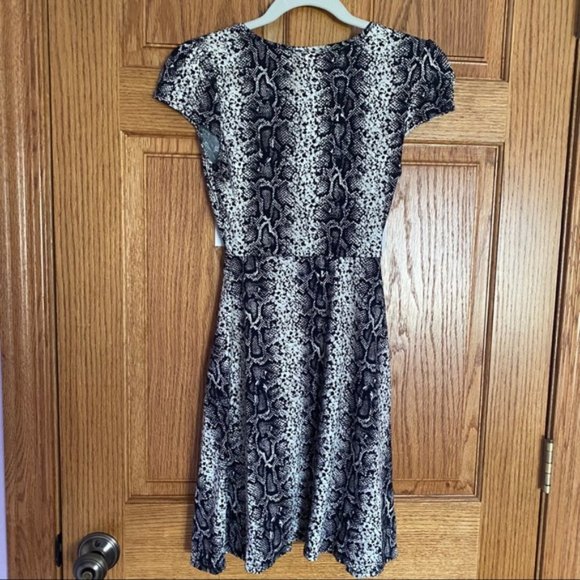 Francesca's | NWT Sandra Animal Print Wrap Dress - Picture 7 of 15